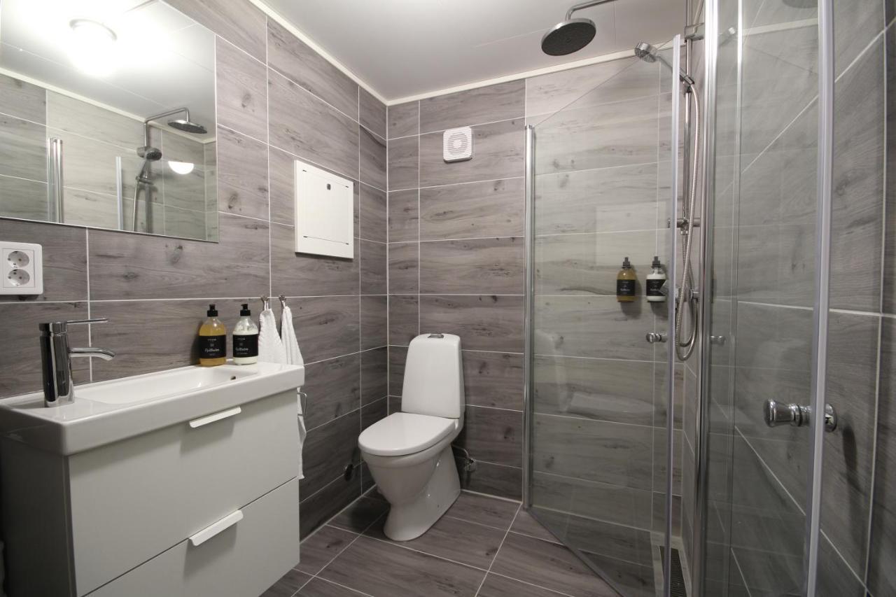 Spacious Two Bedroom Basement Apartment Flam Ngoại thất bức ảnh