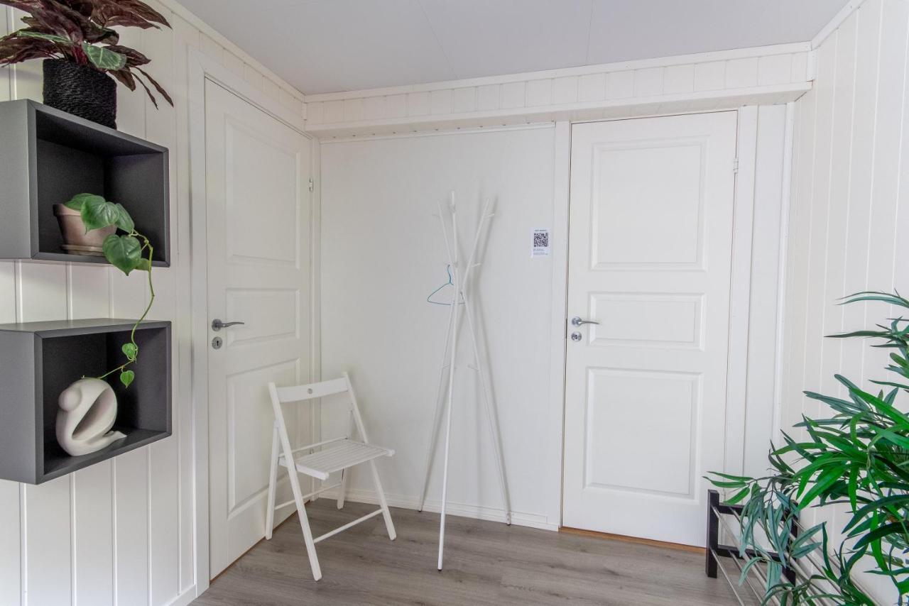 Spacious Two Bedroom Basement Apartment Flam Ngoại thất bức ảnh